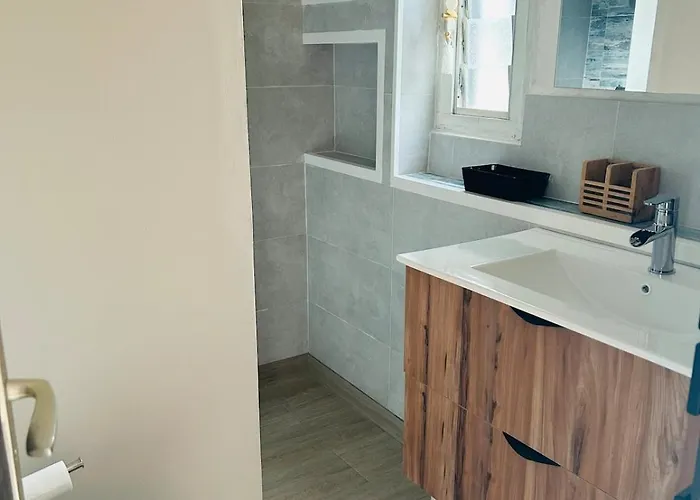 Vakantiehuis Maison 2 - Parking- Piscine Collective - Clim Rdc - Wifi *